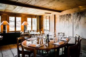 16 ART-BAR-RESTAURANT SAANEN