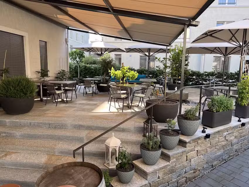 Alessandro Lesch&auml;r &ndash; Restaurant & Ap&eacute;ro Bar