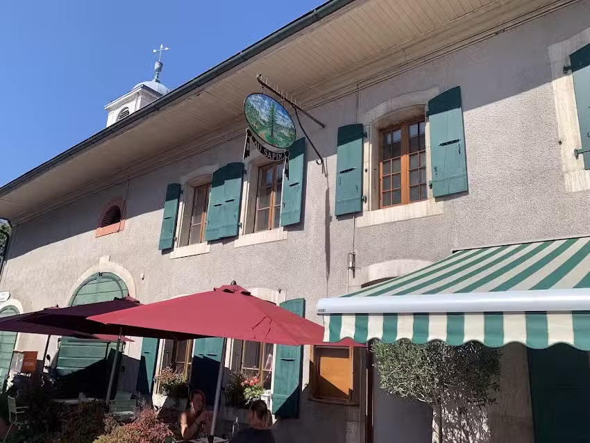Au Sapin &ndash; Caf&eacute;-Restaurant &agrave; Givrins
