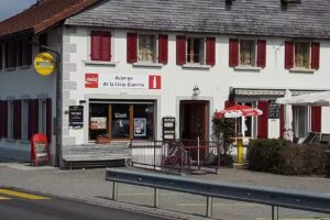 AUBERGE DE LA CROIX Blanche Hauteville