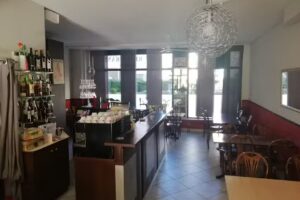 Authentic caf&eacute;