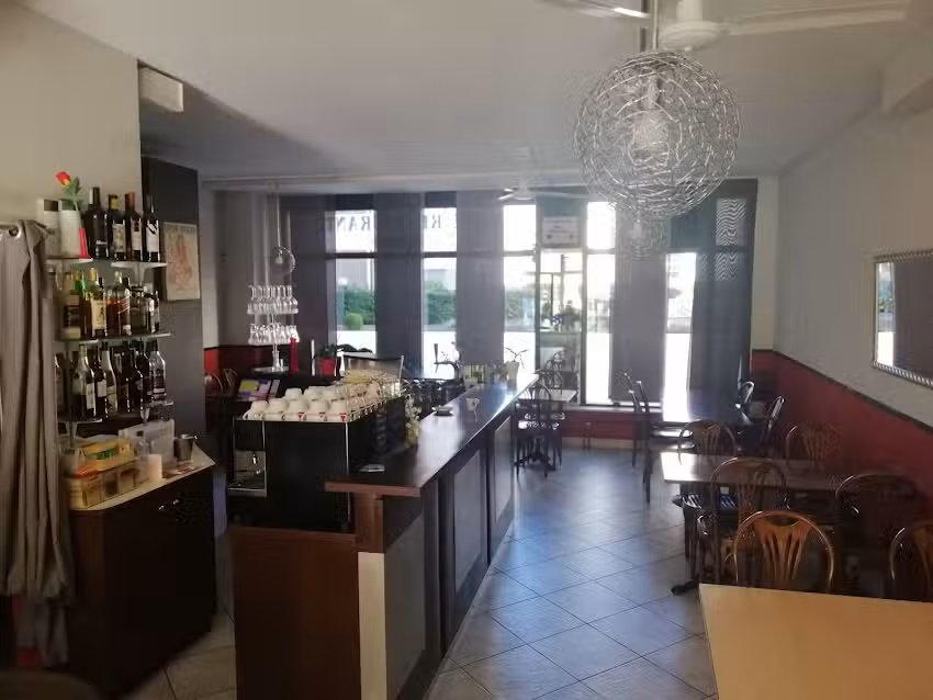 Authentic caf&eacute;