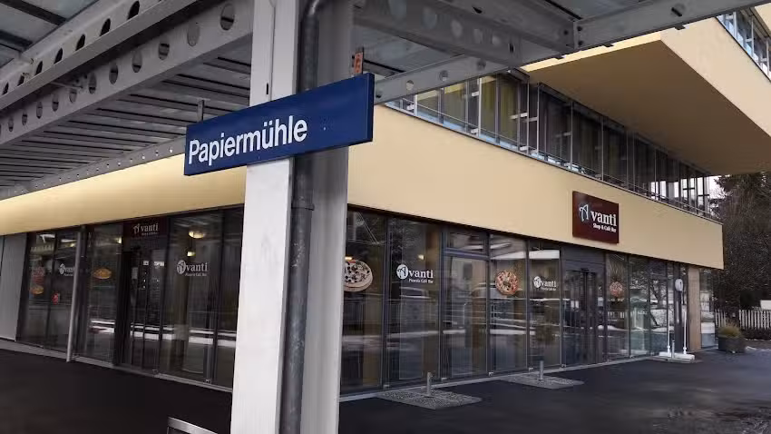 Avanti Bistro, Caf&eacute;, Bar