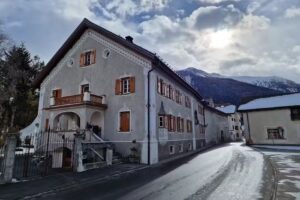 Bahnhöfli Hotel a la Staziun