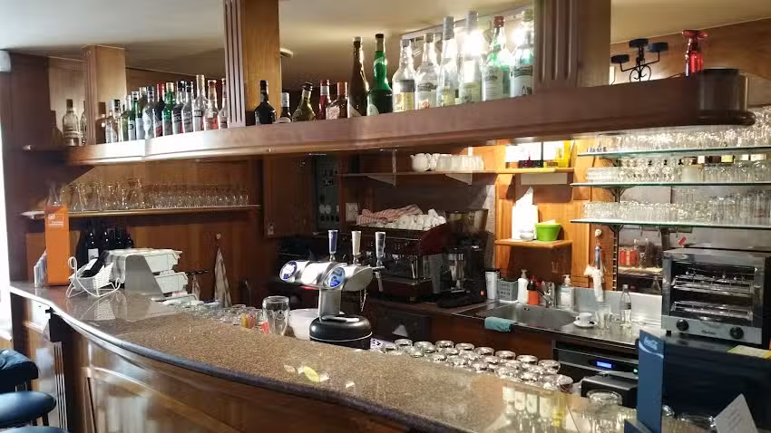 BRASSERIE des Arcades Caf&eacute; Restaurant