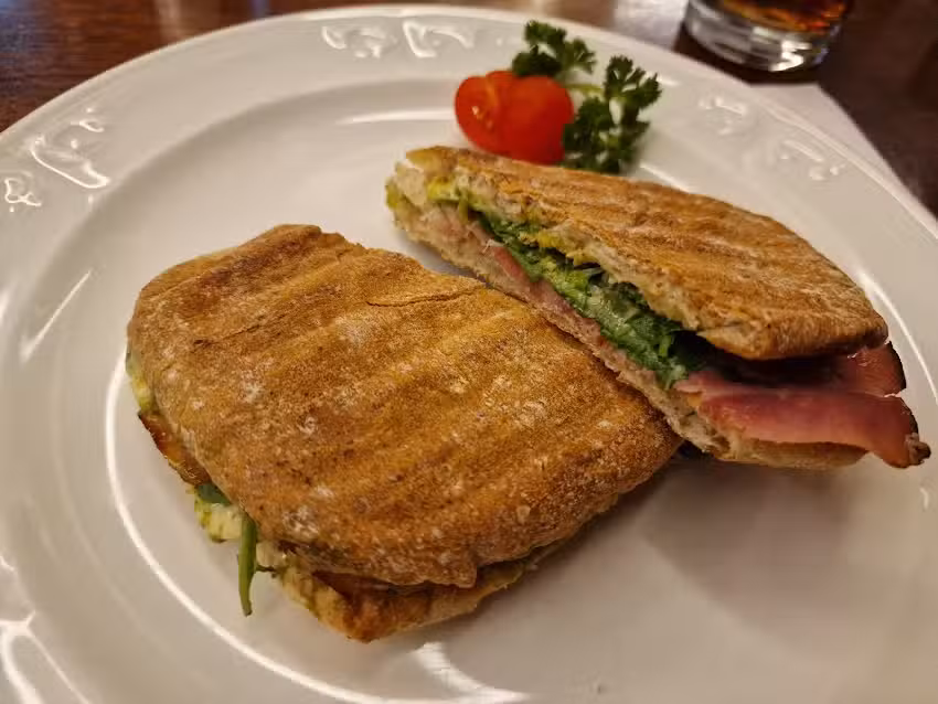 cabalo cafe bar lounge