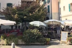 Caf&eacute; de la Poste &agrave; Cully