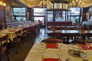 Caf&eacute; de Paris &ndash; Chez Boubier