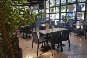 Caf&eacute; du Borgeaud, Gageiro