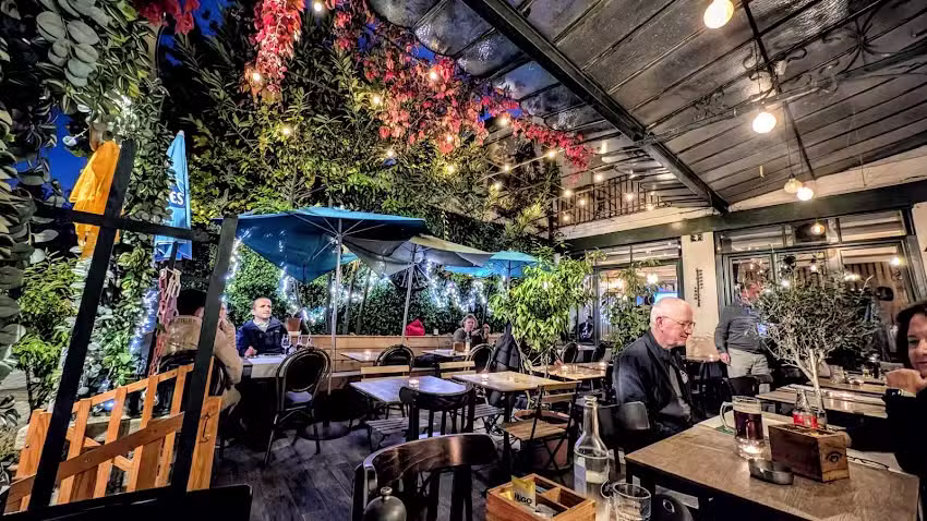 Caf&eacute; du Soleil