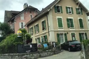 Caf&eacute; du Village