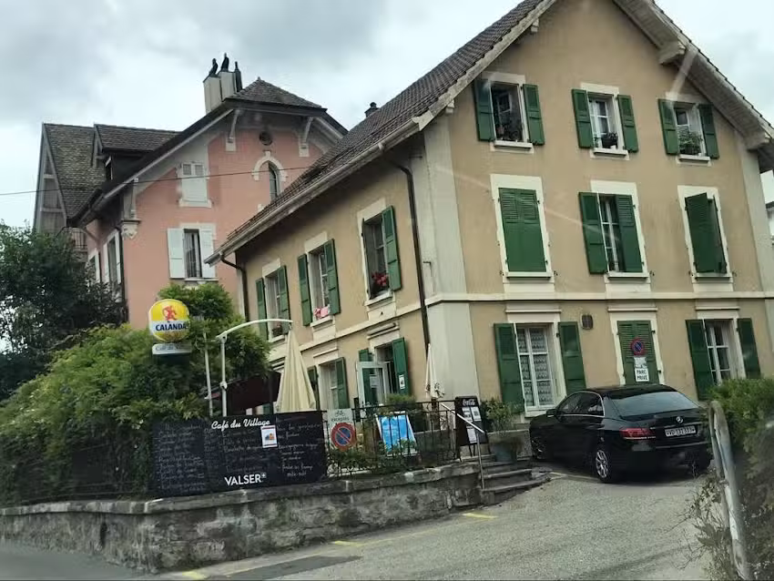 Caf&eacute; du Village