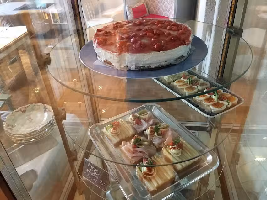 Caf&eacute; Hirschen, Gemeinn&uuml;tziger Frauenverein