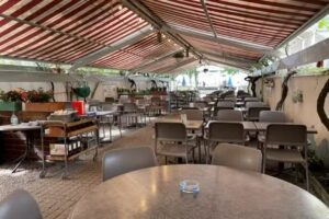 Caf&eacute;, Restaurant du Port