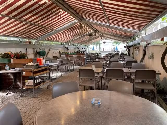 Caf&eacute;, Restaurant du Port