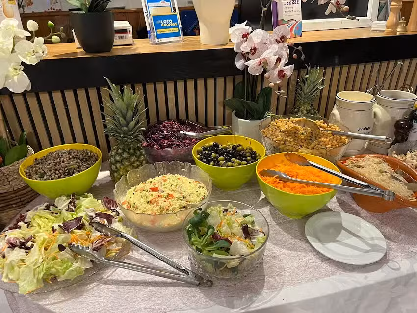 Caf&eacute;-restaurant Lion D&rsquo;or sp&eacute;cialit&eacute; Portugaise Fernanda Pires