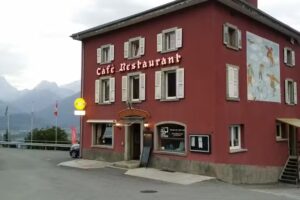 Caf&eacute;-Restaurant Maison Rouge