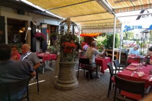 Caf&eacute;-Restaurant Vignoble Dor&eacute;