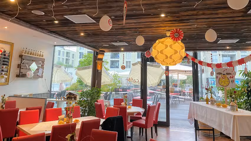 caff&egrave; e pi&ugrave; &ndash; Pizzeria &ndash; Gelateria &ndash; Ristorante /Weltmeisterliche Pizzen &ndash; 18 Sorten Gelati