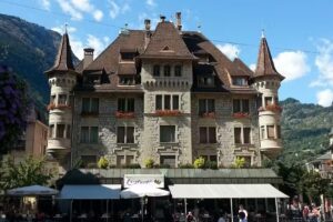 Couronne Bar & Restaurant