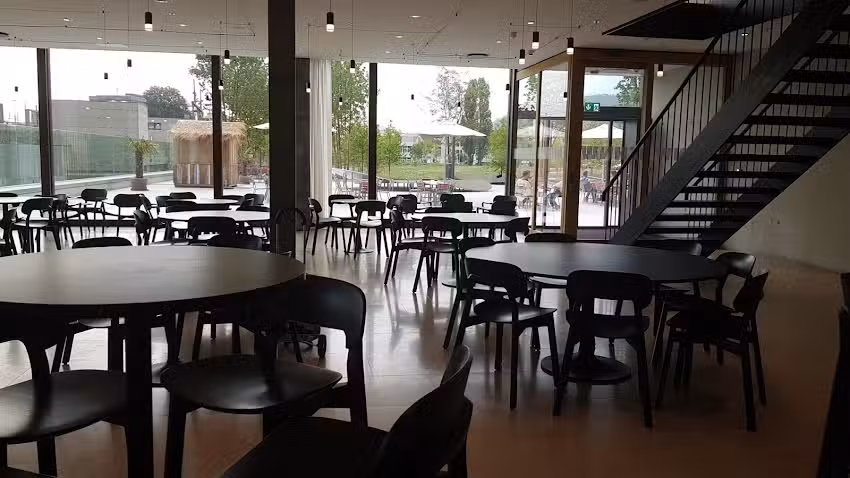 CUBE Restaurant & Lounge