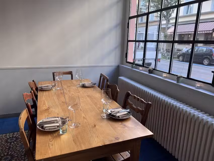 DAR Restaurant & Cafe