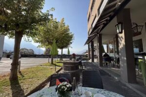 elly&rsquo;s Caf&eacute;