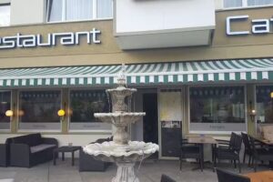 Fallender Brunnenhof