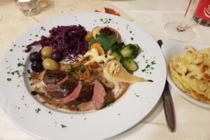 Fr&auml;nzu&rsquo;s Fondue & Musigbeizli im R&ouml;ssli Safnern