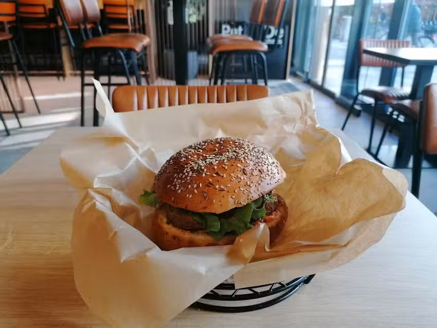 Holy Cow! Gourmet Burger Co. BIENNE