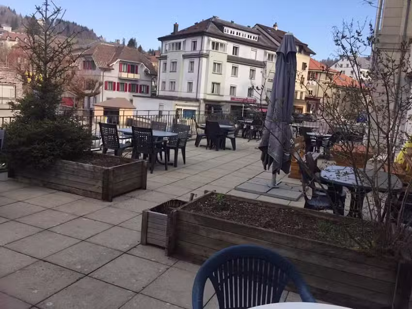 H&ocirc;tel restaurant du Centre, Dalila Bernoussi &ndash; Sainte-Croix