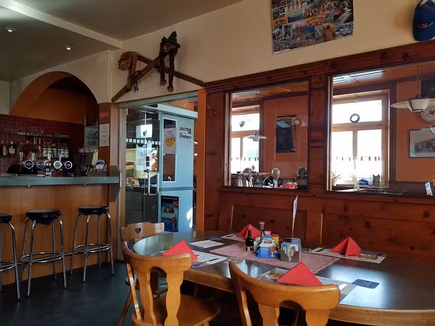 Hotel Restaurant Pizzeria Linde Pino & Jesus