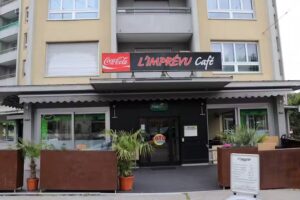 L&rsquo;impr&eacute;vu Caf&eacute;
