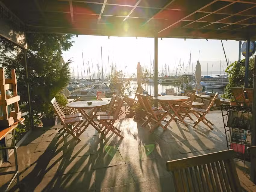 La Buvette du Port Choiseul, Suzanne R&uuml;fenacht