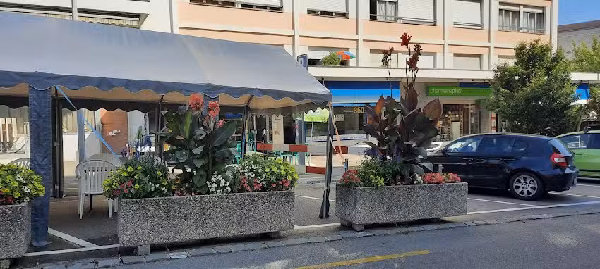 La Cascade, Zutter & Qorri &ndash; Prilly