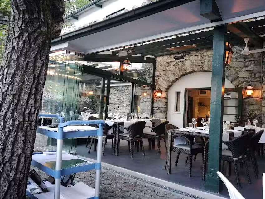 La Grotte Restaurant