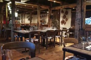 Le Farinet Restaurant-Pub-Dancing à Champery