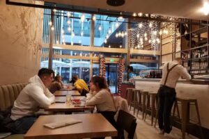 Leon&rsquo;s Loft &ndash; Coffee, Bar & Grill