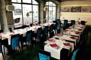 Les Trois Ph&eacute;niciens &ndash; Grottes