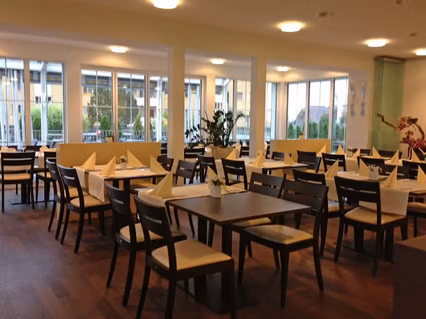 LUX Restaurant & Pizzeria