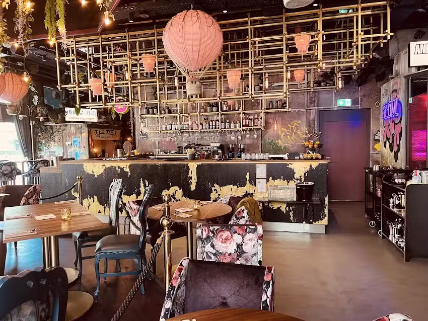 Miss Miu, Zug Metalli