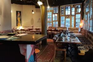 Moudi Bar & Restaurant