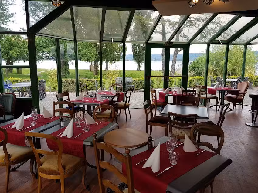 O&rsquo;l&eacute; Restaurant Lounge