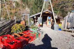 Parkplatz Rest. Hängebrücke (Rest. ennet dem Bach zu Fuss 180 m)