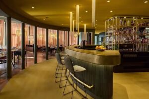 PL&Uuml; Restaurant & Lounge