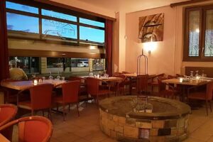 Restaurant Chez John The Roadhouse