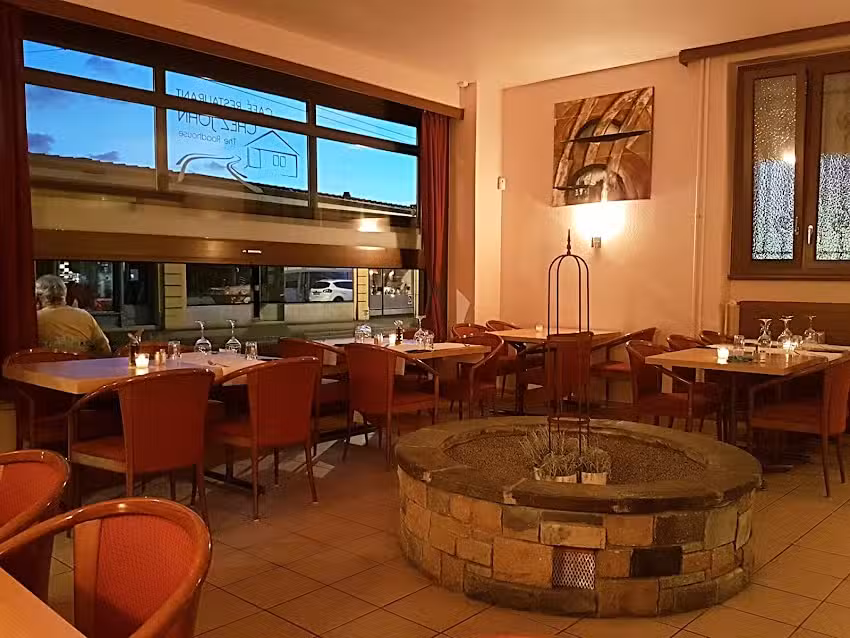 Restaurant Chez John The Roadhouse