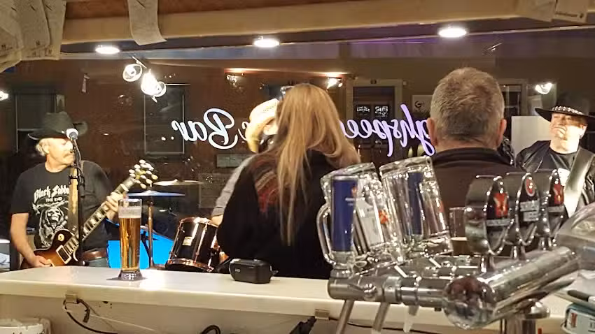 Restaurant Highspeed Music Bar