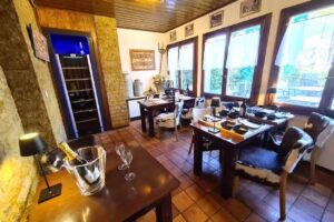 Restaurant La Vache Perch&eacute;e