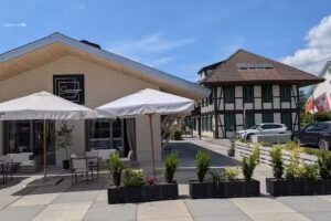 Sauvage Caf&eacute; & Bistro